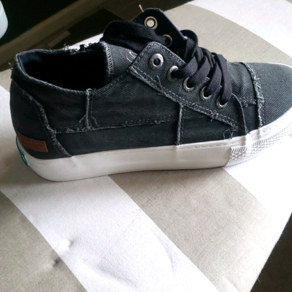 Blowfish hidden wedge sneakers: Maxellar